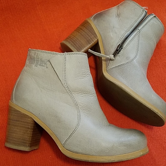 Levi's Leather Boots Booties size 7.5 - Picture 1 of 8
